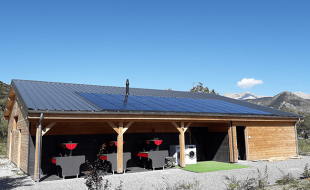 photo-installation-panneaux-solaire-hybrides-camping-veynes-3