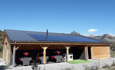 photo-installation-panneaux-solaire-hybrides-camping-veynes-3