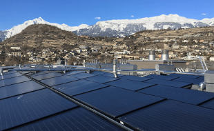 photo-installation-panneaux-solaires-photovoltaique-thermique-DualSun-immeuble-cabinet-medical-Suisse-3
