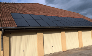 photo-installation-panneaux-solaires-thermiques-DualSun-immeuble-Viriat