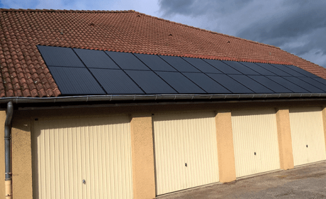photo-installation-panneaux-solaires-thermiques-DualSun-immeuble-Viriat