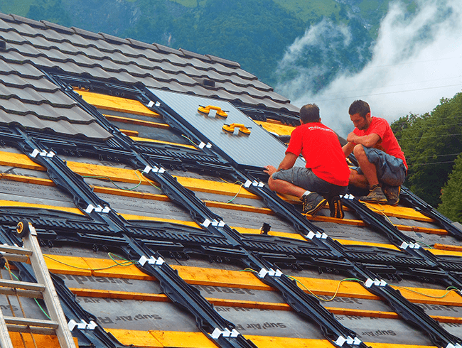 photo-installation-panneaux-solaires-thermiques-photovoltaîque-DualSun-montagne-3