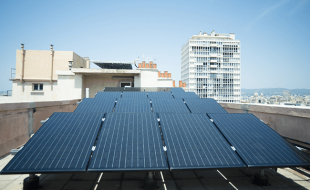 photo-installation-panneaux-solaires-thermiques-photovoltaiques-immeuble-Marseille-1