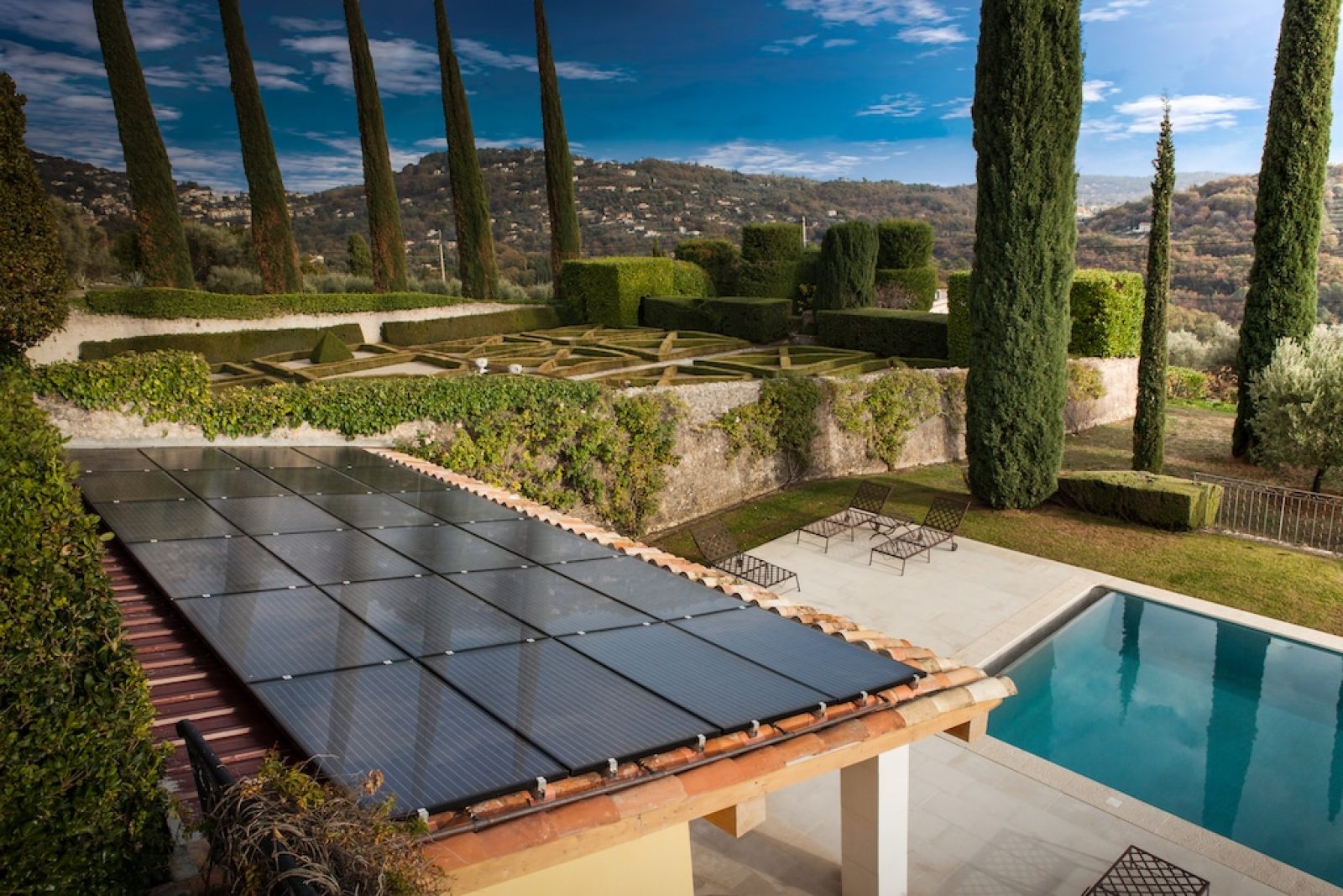 valbonne-grasse-piscine-solaire-batterie-pool-house-autoconsommation