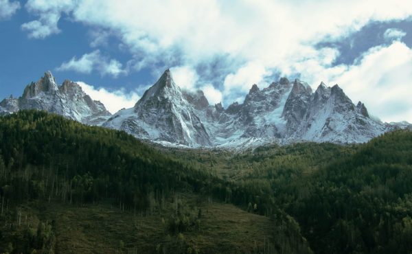 vue de montagnes dans les alpes