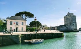 vue du port de la rochelle en charente-maritime