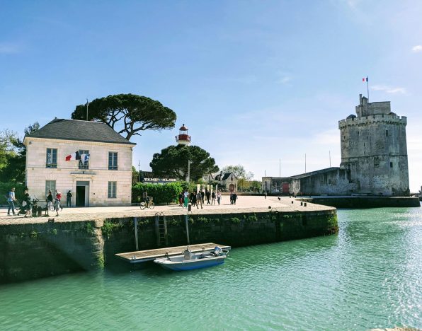 vue du port de la rochelle en charente-maritime